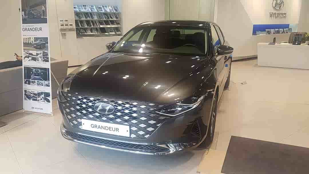 优雅的造型 全新现代雅尊海外实车到店