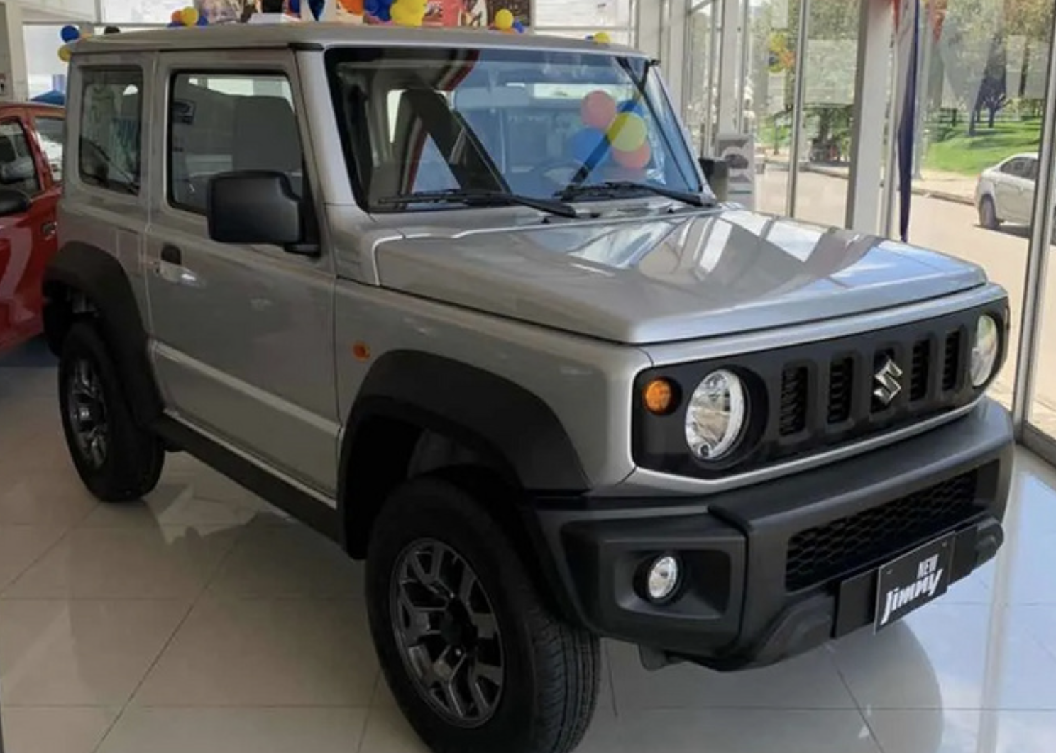 作为铃木旗下硬派suv,吉姆尼一直受到很多越野玩家的欢迎.