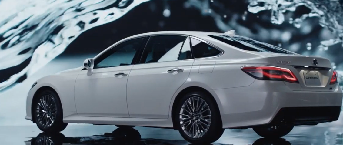 2021款 丰田皇冠,外观非常大气!