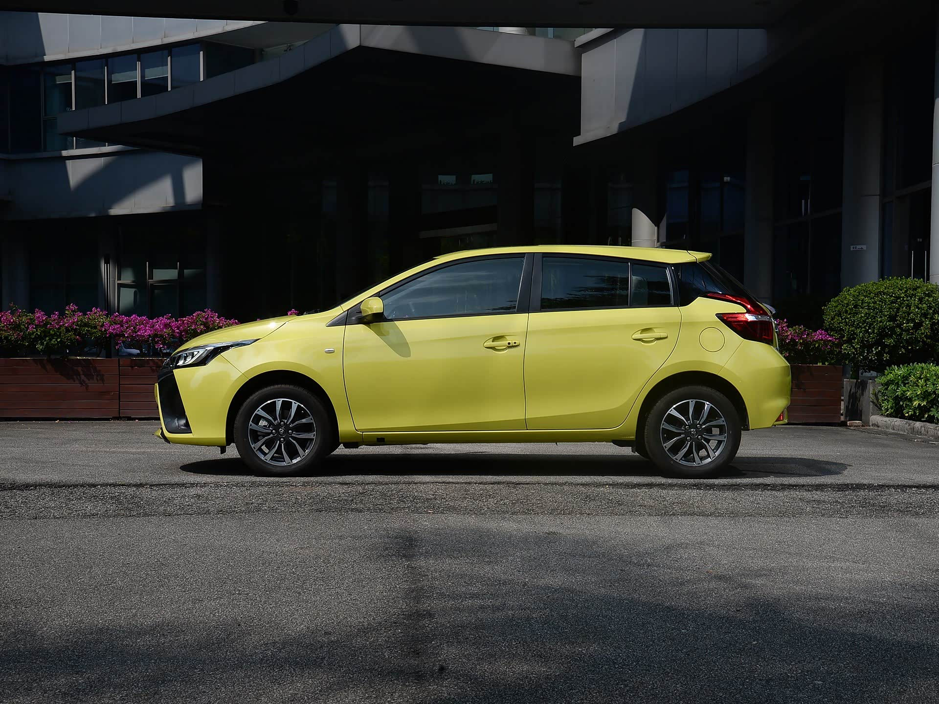 1万价格降到"冰点",丰田yaris l 致享是时候入手了