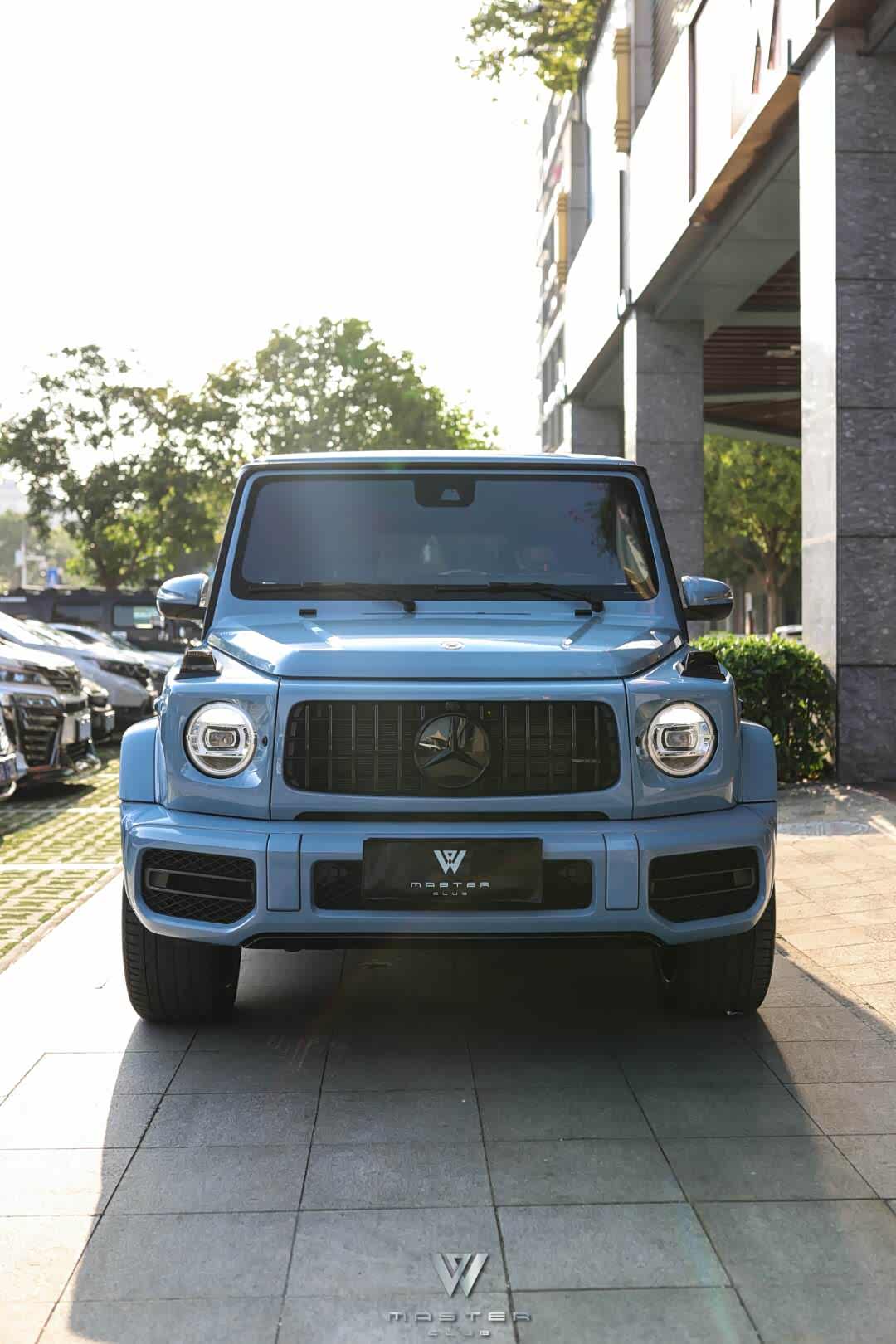 无论是各种,各种,各种保时捷,各种奔驰宝马奥迪,都在贴