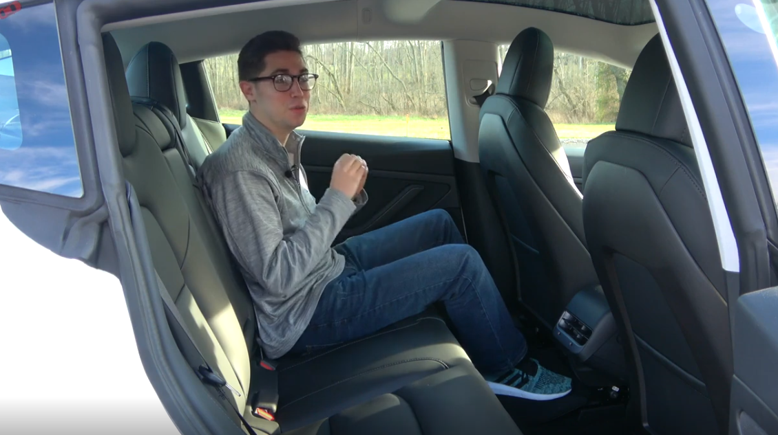 2020款 特斯拉  model 3  后排空间介绍