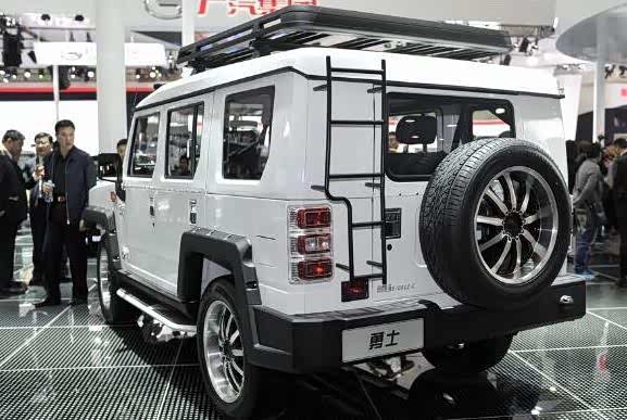 2020款北汽勇士亮相,2.4t动力 20寸轮毂,外观比牧马人还霸气