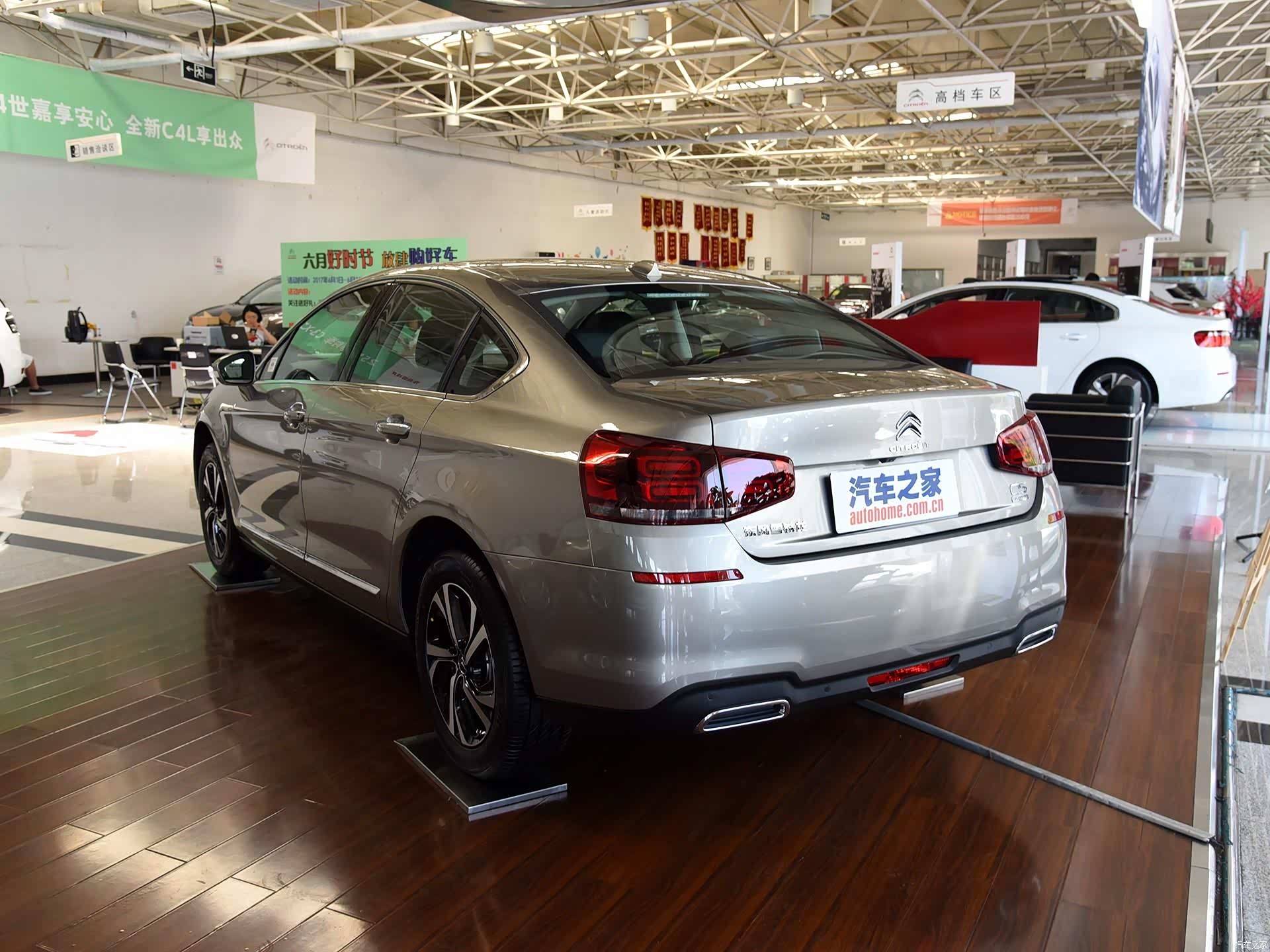 长轴距的中型车,6.5l油耗 好底盘