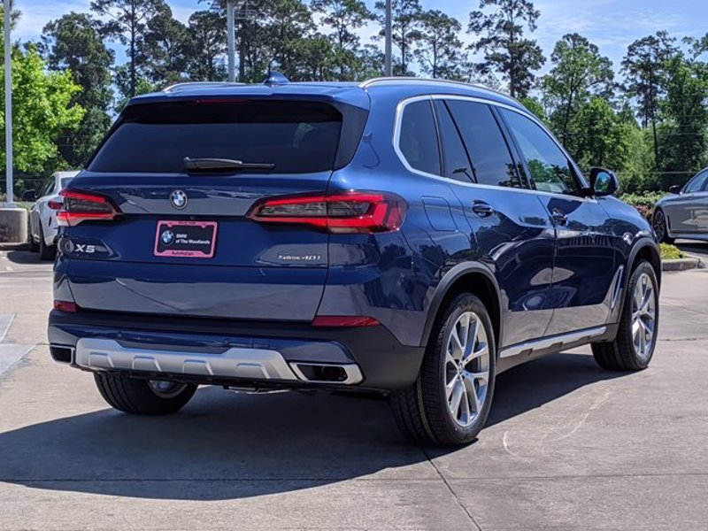 宝马x5,蓝色涂装更显霸气,真男人座驾