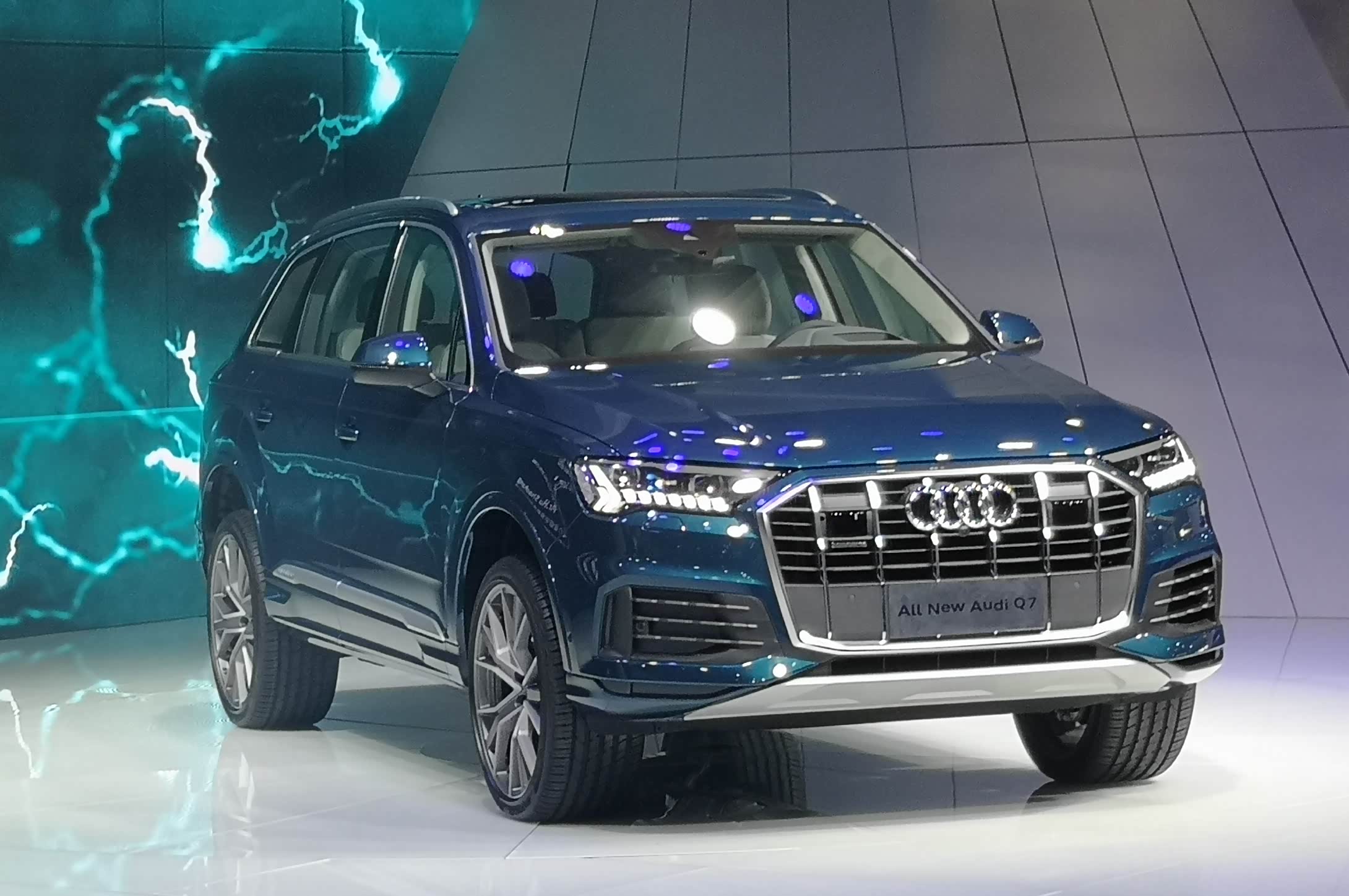 新款奥迪q7售价公布售价69989988万推出三款车型