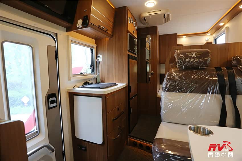 赛德房车2020白鲸纵置子母床版 优惠价45.8万起