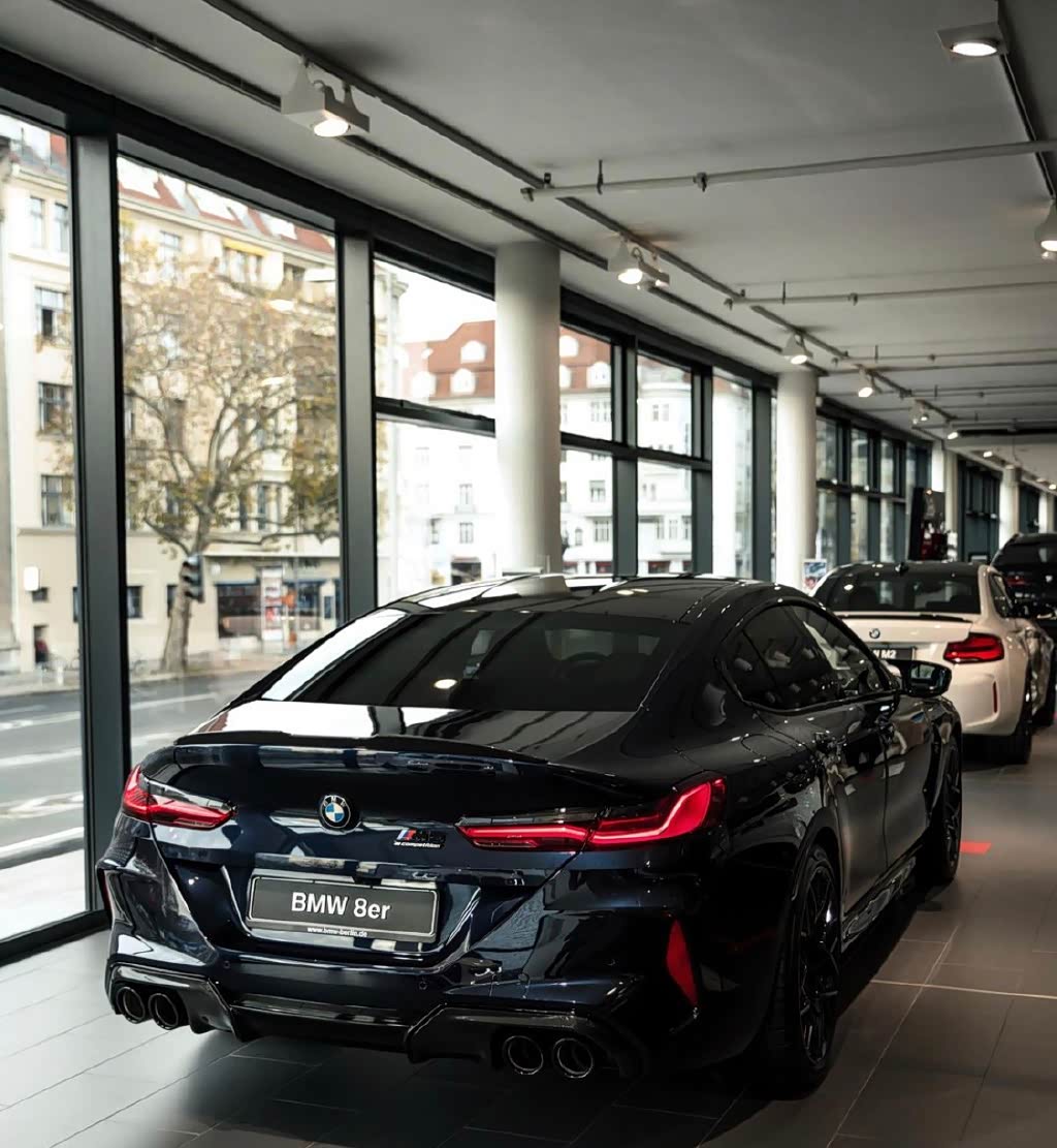 宝石青涂装 曜夜套件 宝马m8雷霆版 实车太帅了