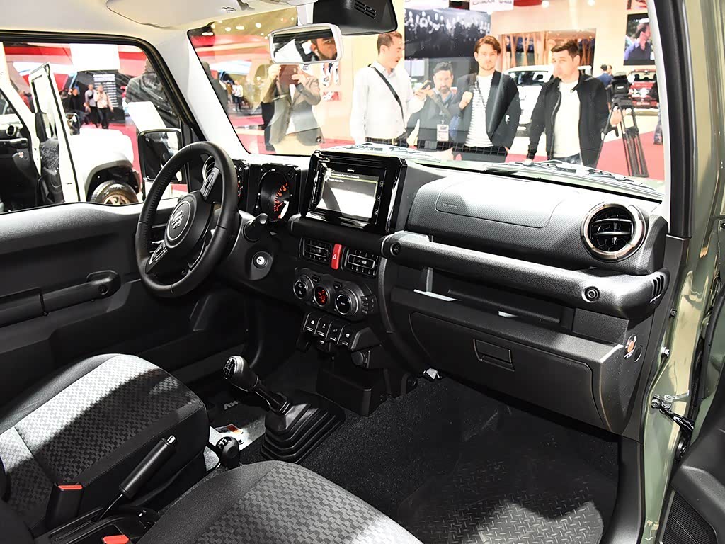 铃木吉姆尼,外观设计豪华大气,你会喜欢吗?