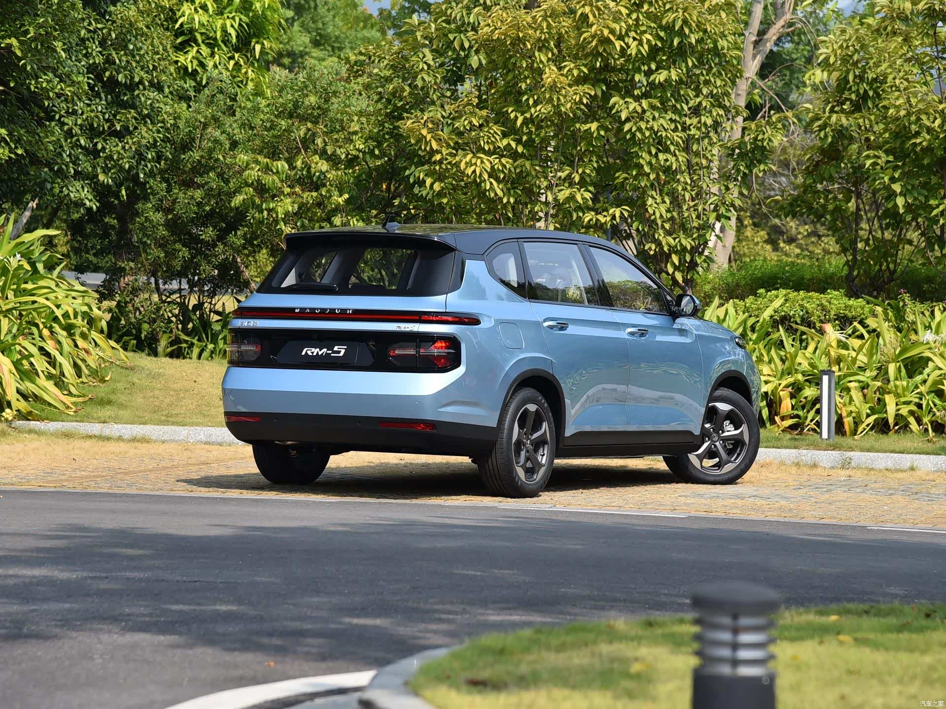 科幻般的外观设计 小哥带你看新宝骏rm-5