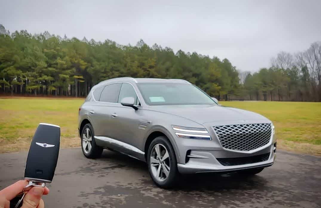 实拍2021款捷尼赛思gv80 造型如宾利 内饰不输bba 性能不俗