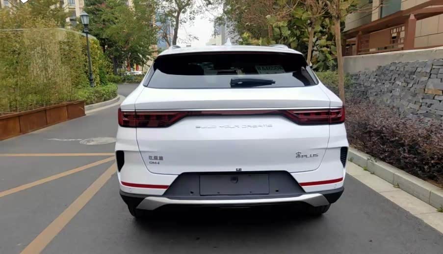更省油比亚迪宋plus插混版谍照现身dmi系统加持
