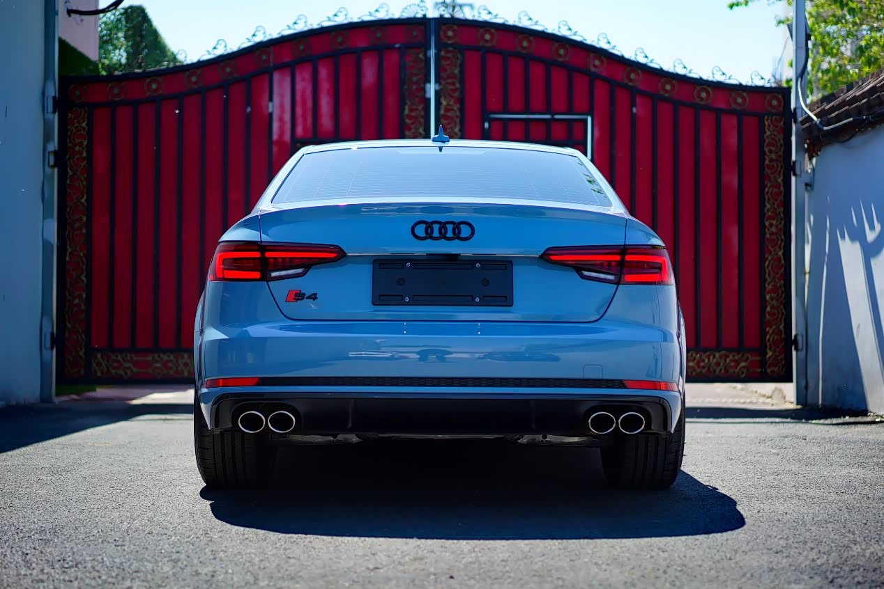 静如处子动如脱兔 说的就是这款改陶瓷蓝色的奥迪s4