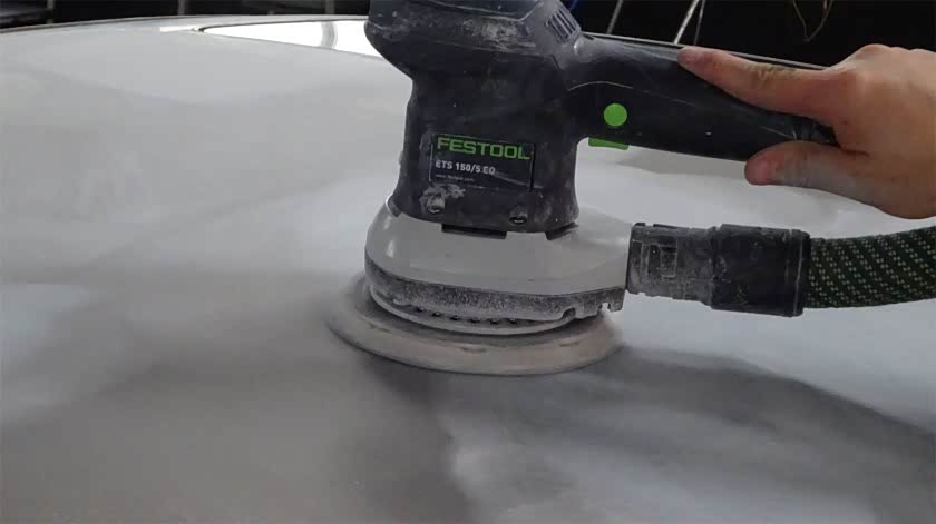 底子做完喷涂双组份底漆!