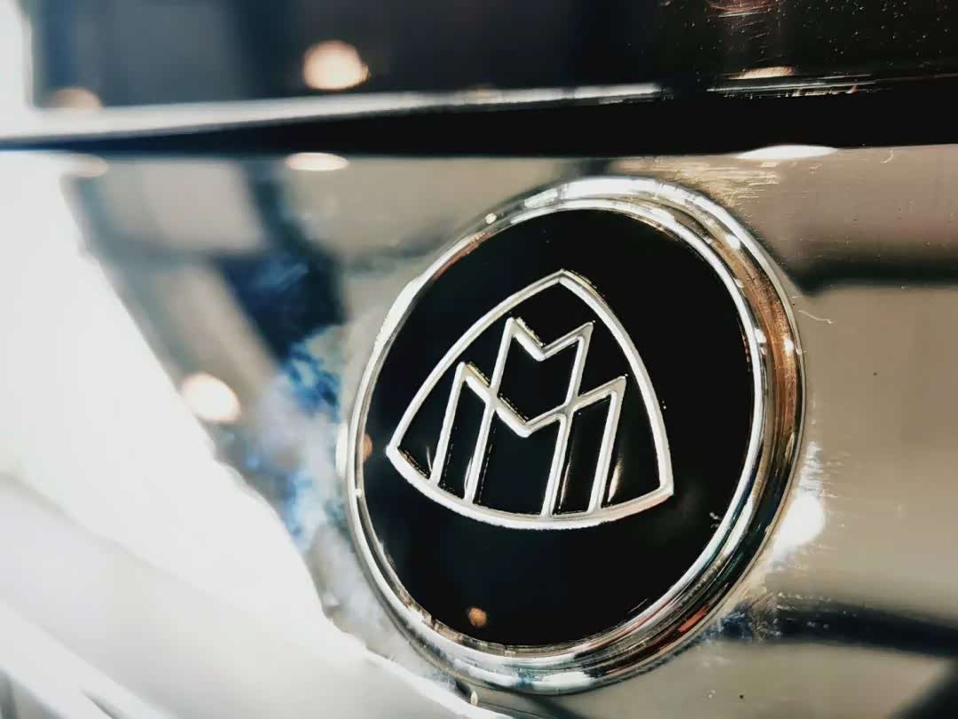 外观看齐迈巴赫,气场不惧埃尔法,这款奔驰头等舱让老板很难拒绝