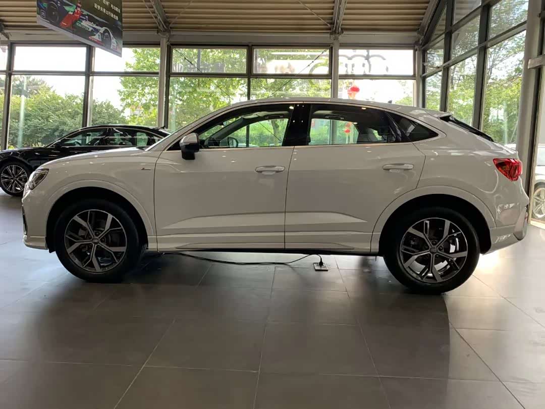 奥迪q3 sportback 全新溜背跨界suv强势来袭
