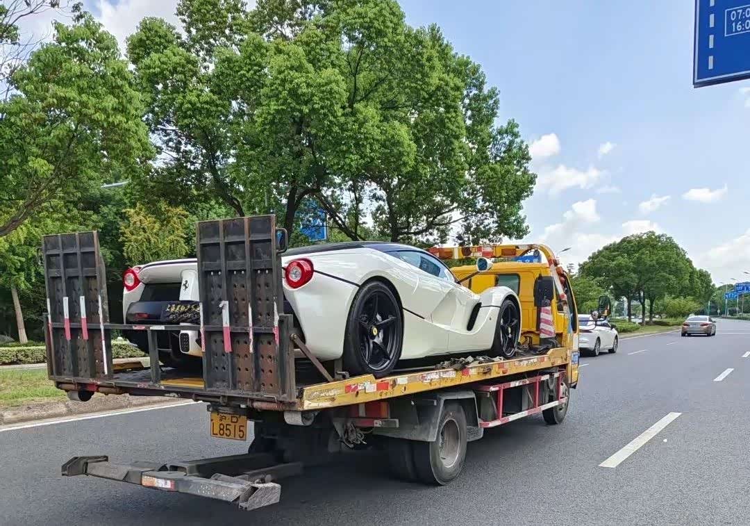 县级市偶遇白色拉法，全国仅两台，另一台在张翰车库_车家号_发现车生活_汽车之家