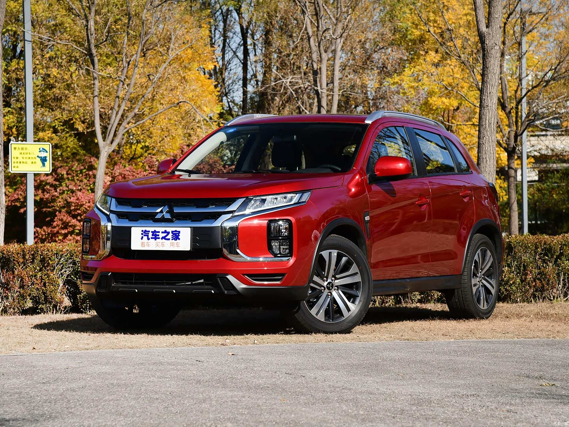 三菱劲炫asx,虽然悬架偏硬,但是性价比较高,适合家用