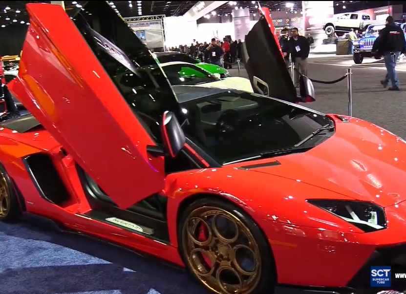 "剪刀门开启",兰博基尼aventador