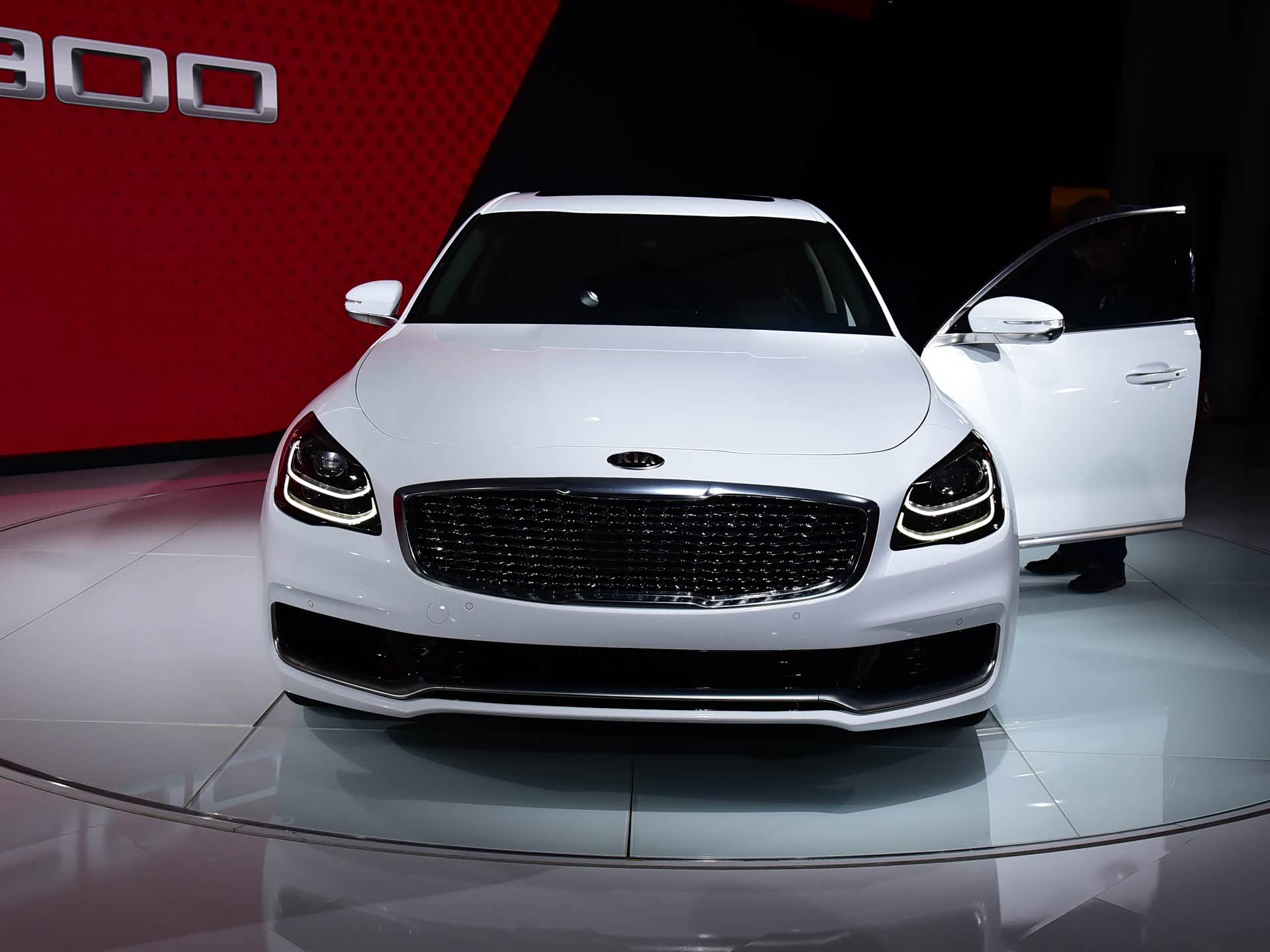 起亚k9,采用家族式外观设计风格,你会喜欢吗?