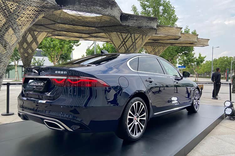 但这足以让消费者放弃买车的想法事实上,就气质和外观而言,捷豹