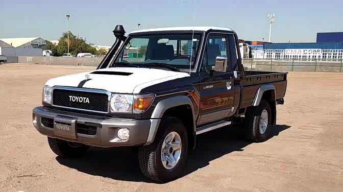 实拍2019款丰田lc79中东版,号称"最稳定的越野皮卡"