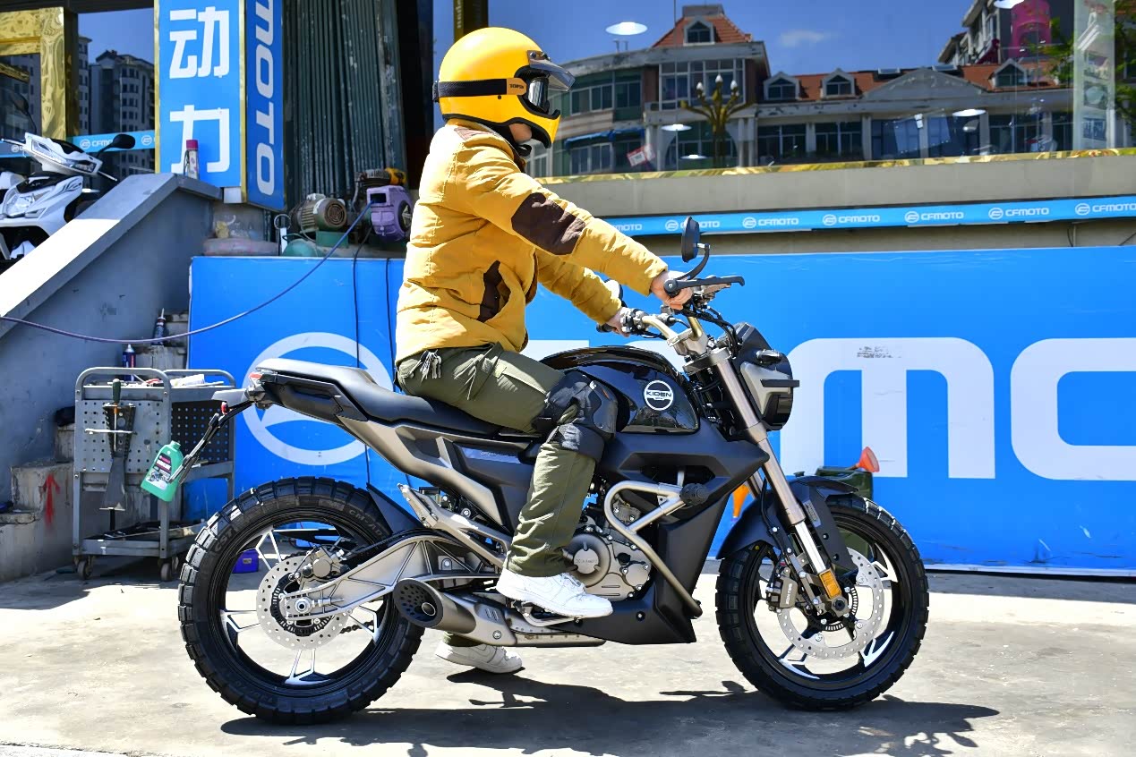 真香,万元级高颜值复古车启典150g1细节赏析!