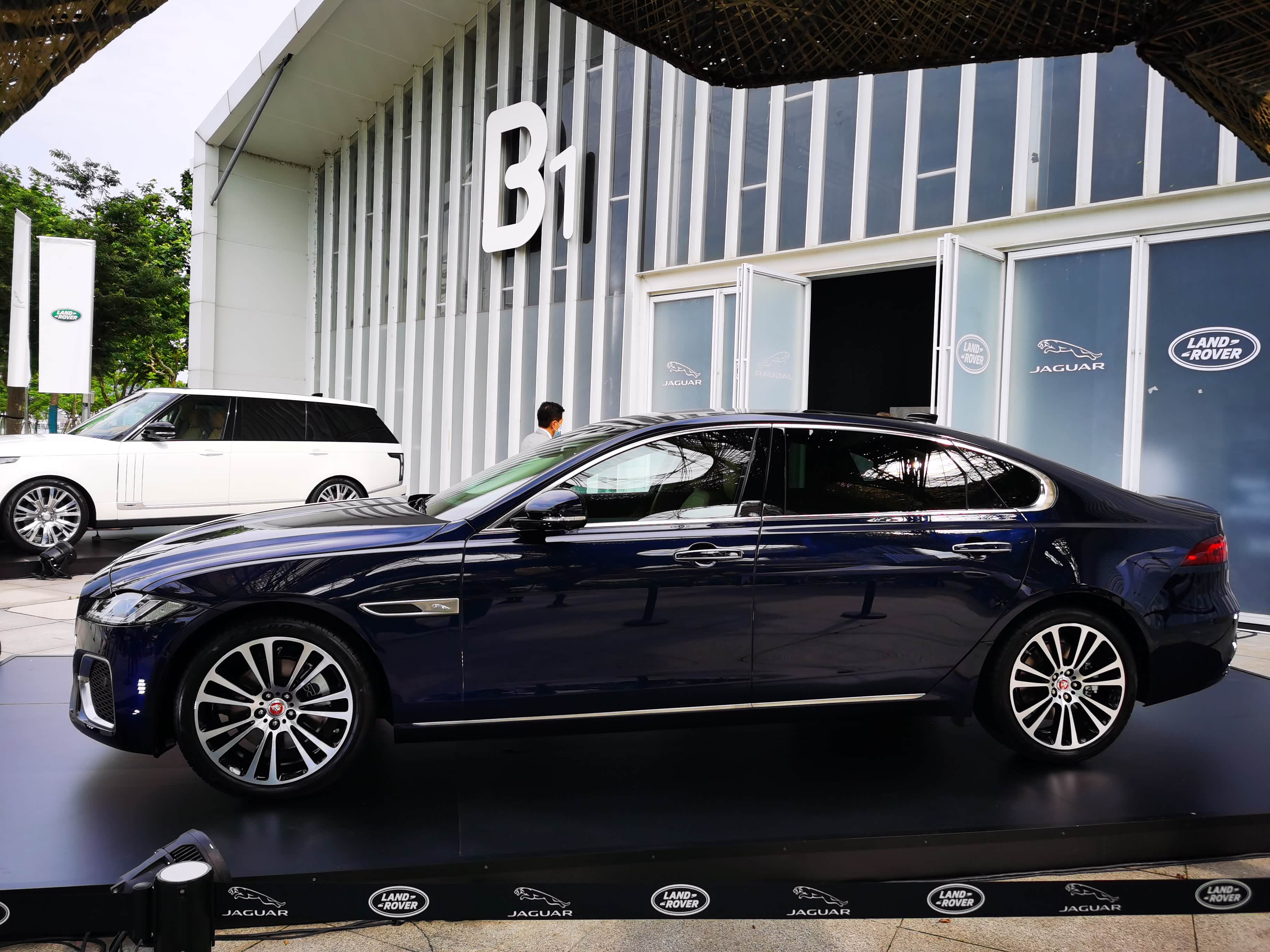 售价39.98万起/推5款车型 全新捷豹xfl正式上市