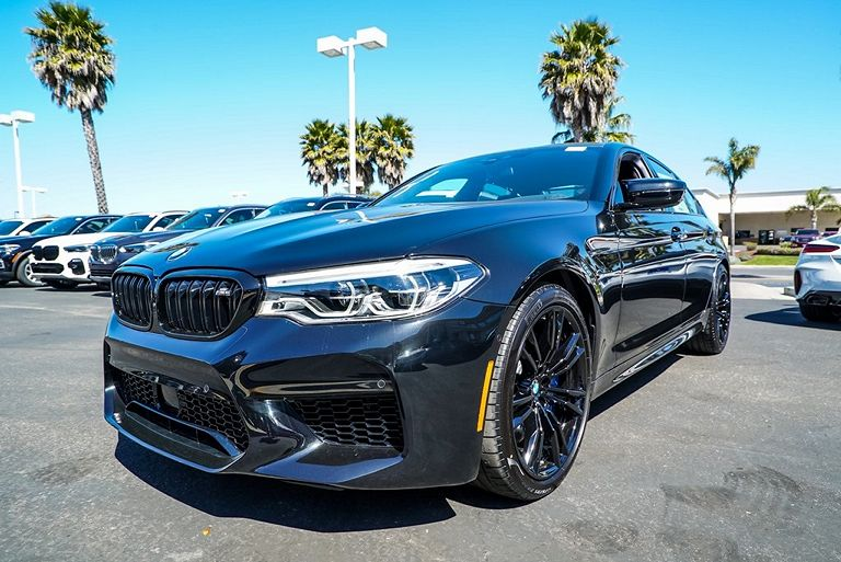 2020款宝马m5,黑武士,性能"小怪兽",真香