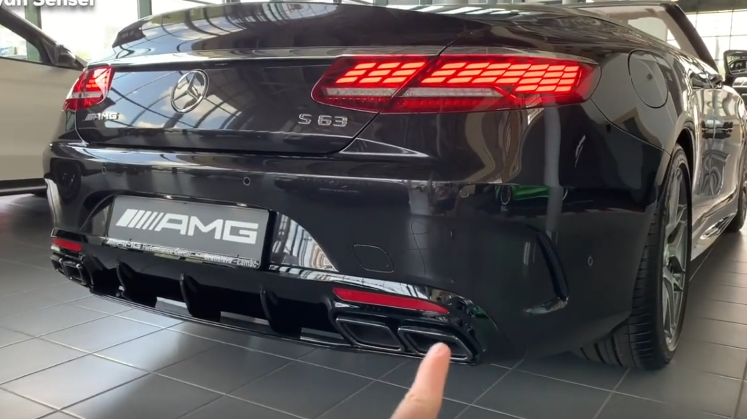 2020款 梅赛德斯amg s63   尾灯实拍展示