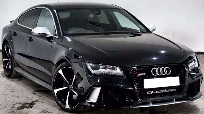 看着流口水西装暴徒实拍黑色奥迪rs7