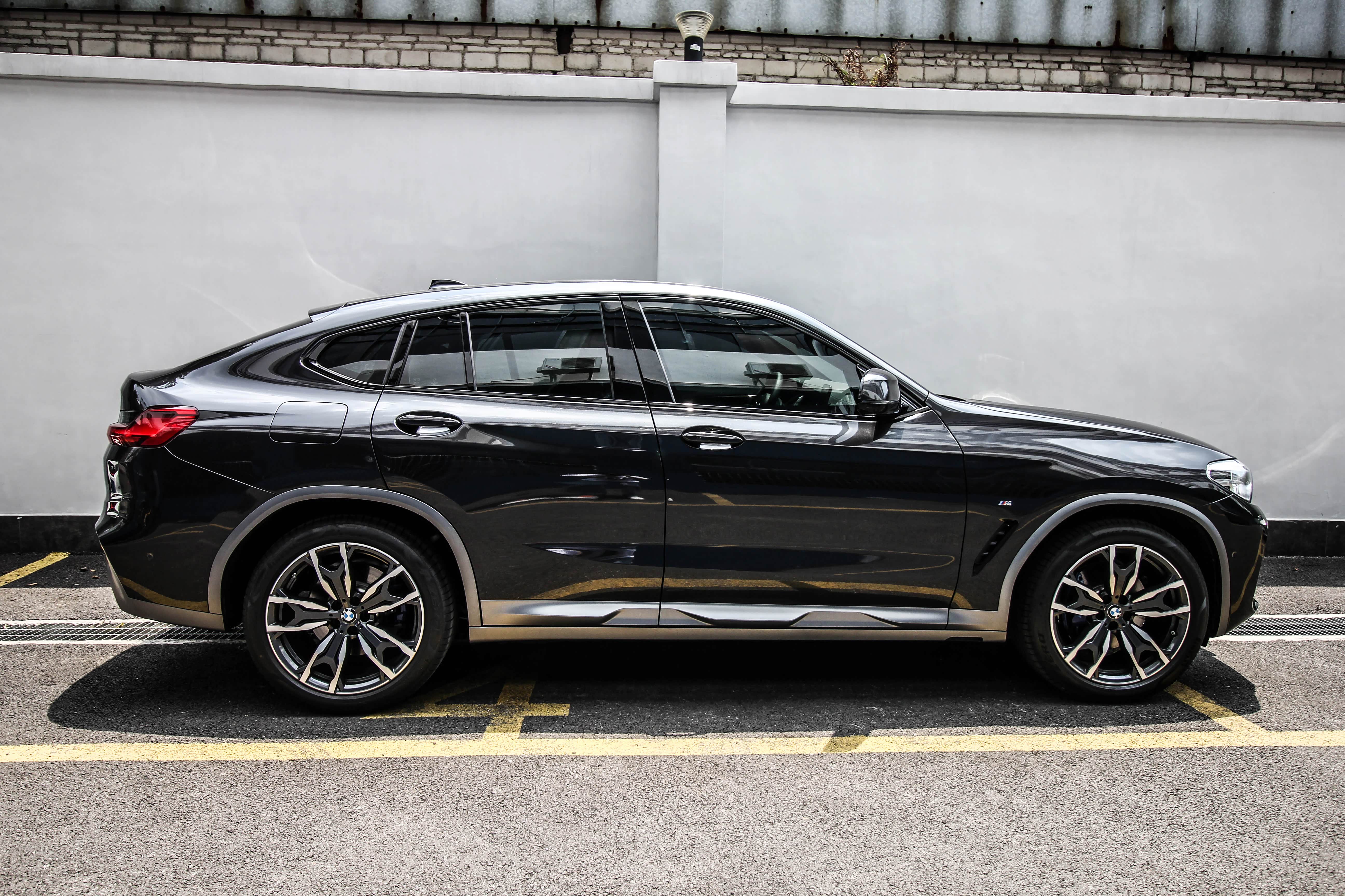 神秘灰x4,集澎湃性能与驾乘安全于一身