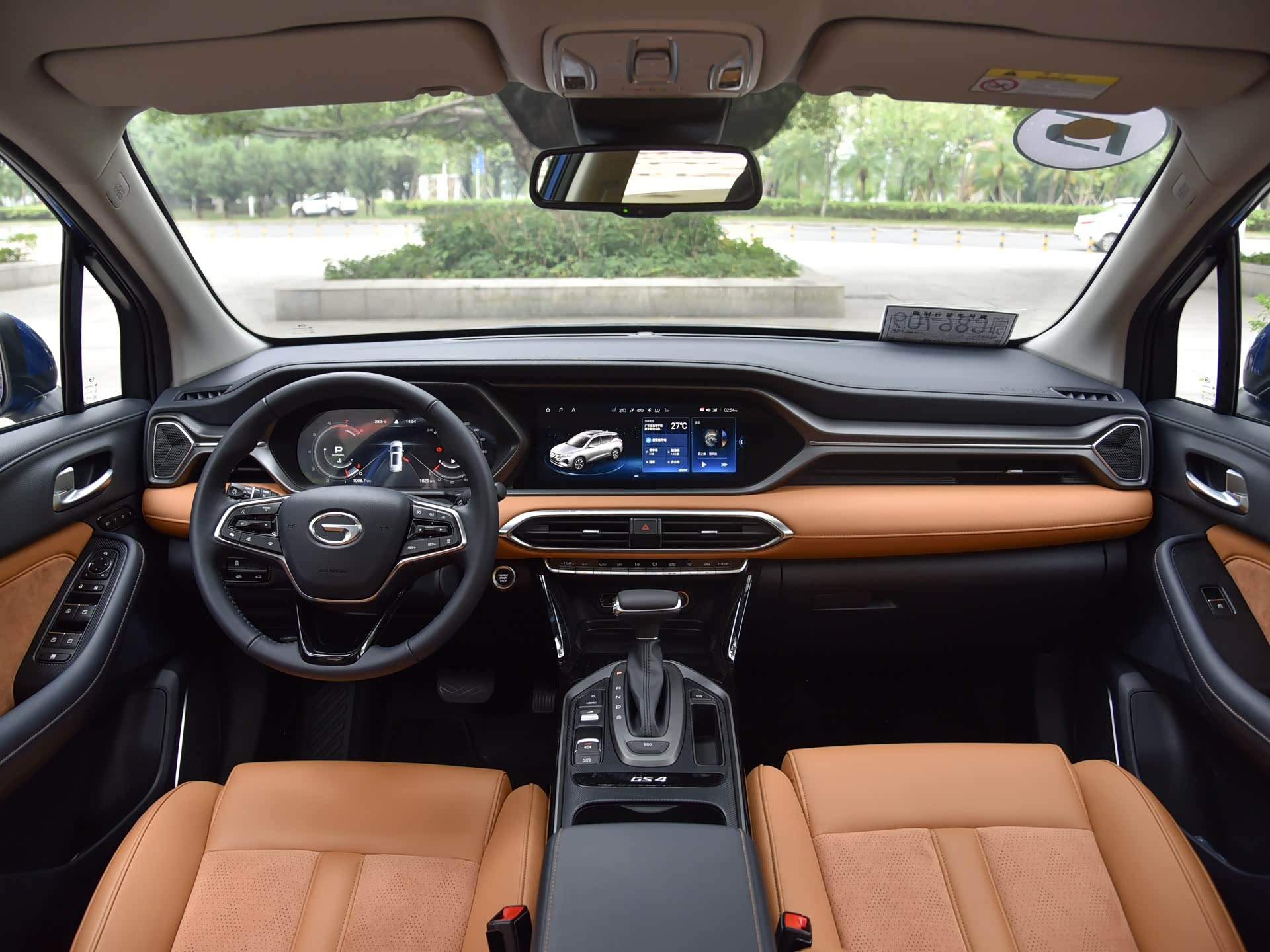 广汽传祺gs4采用了悬浮车顶设计颜值丝毫不逊色于哈弗h6