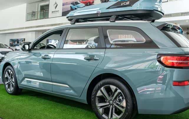这款旅行车,轴距2米7,不足8万