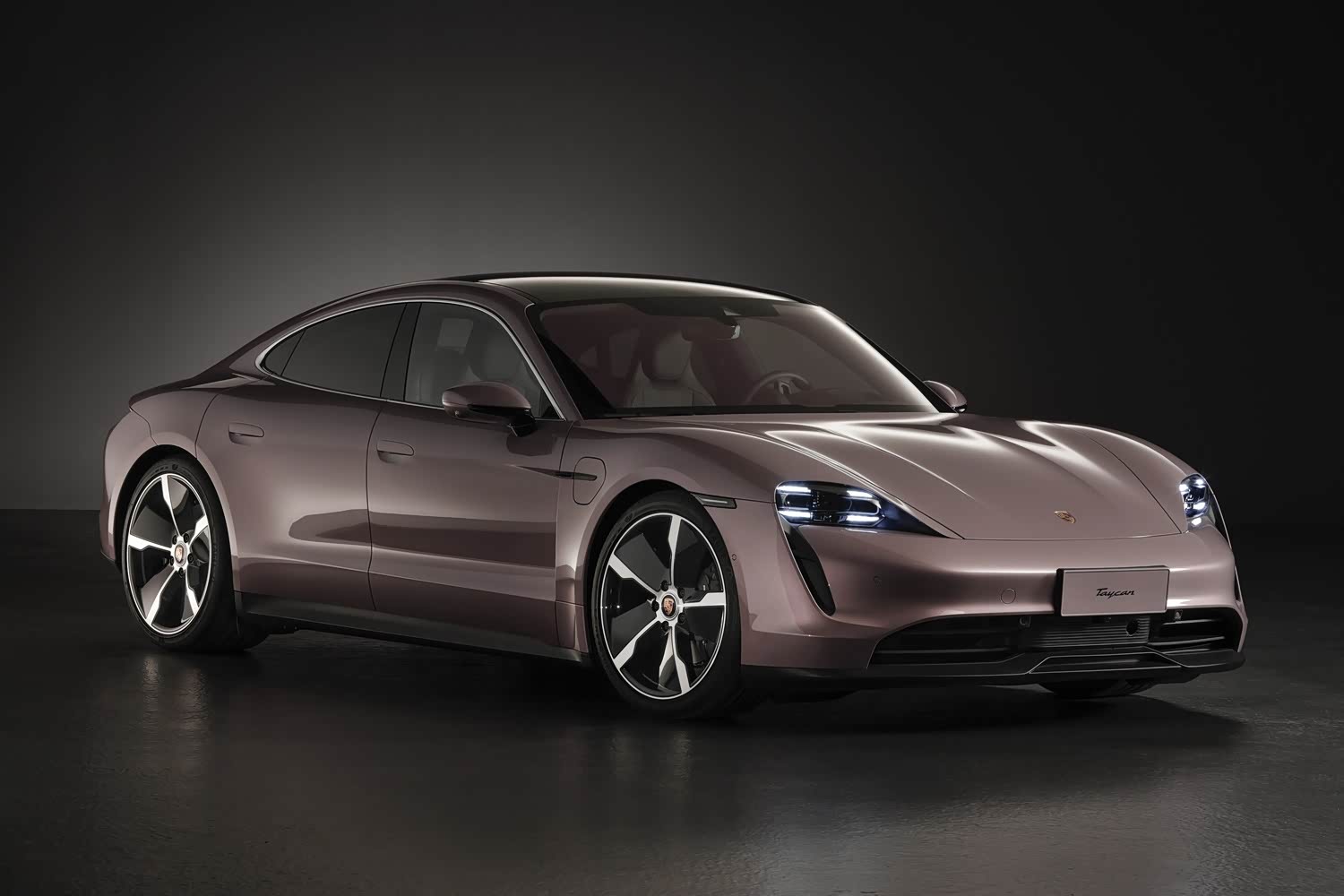 因软件问题可能导致突然断电,保时捷计划全球召回taycan电动车