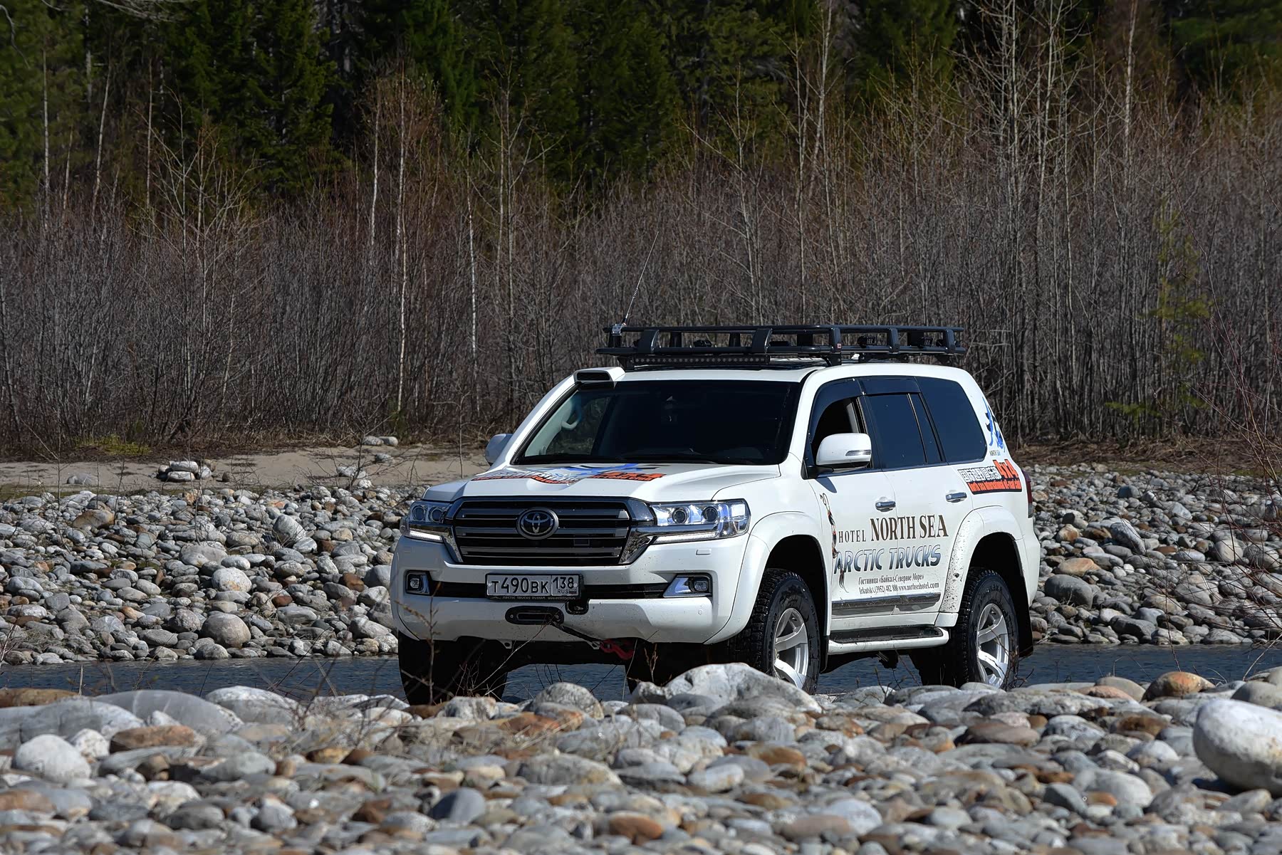 顶配丰田兰德酷路泽北极卡车在俄罗斯仅售90万?