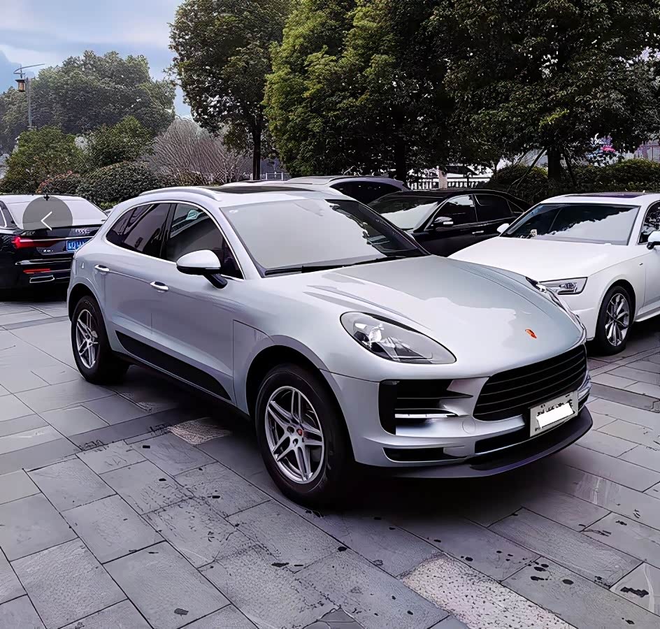 实拍:保时捷macan,销量一般价格坚挺,银色外观很少见