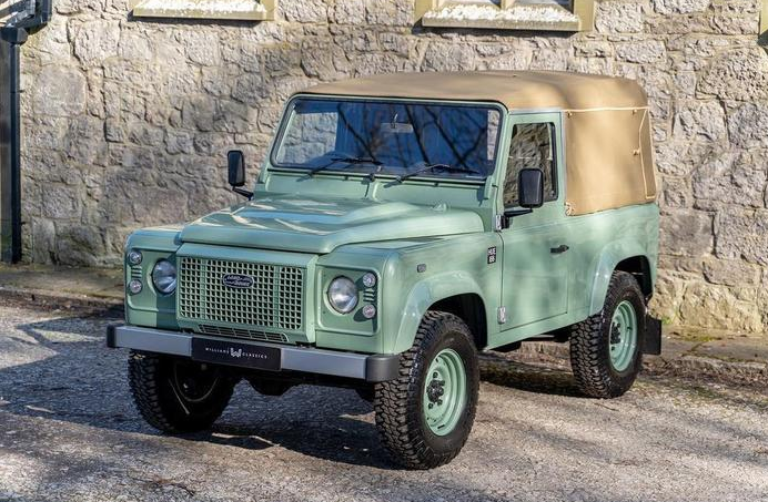 经典路虎卫士海外实拍 复古范儿超浓!