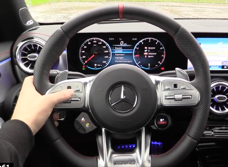 方向盘调节仪表盘展示,2020款 奔驰 a45 s amg 4matic