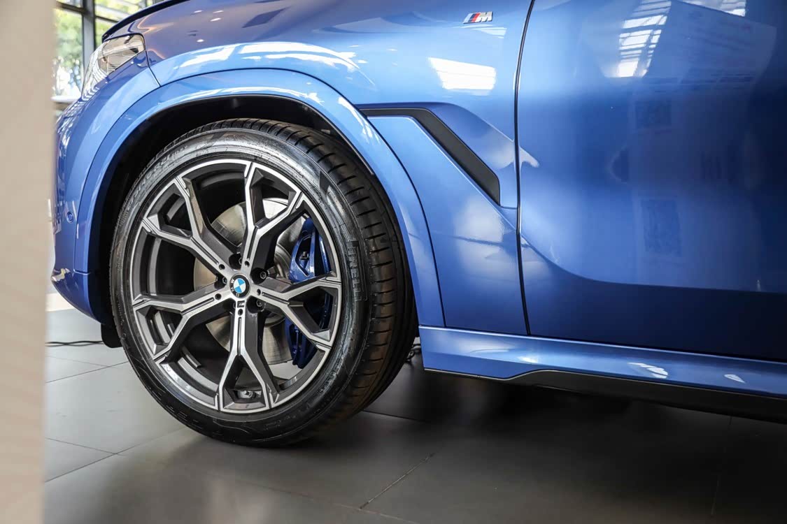 275 / 40 / r21 的大尺寸轮毂