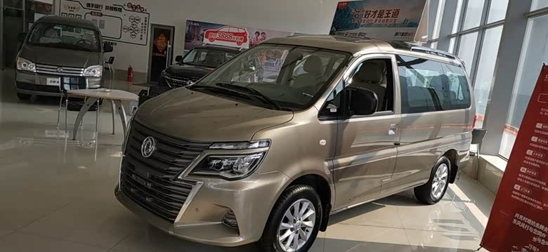 2020款东风风行菱智m5到店实拍前脸酷似皇冠配三菱动力