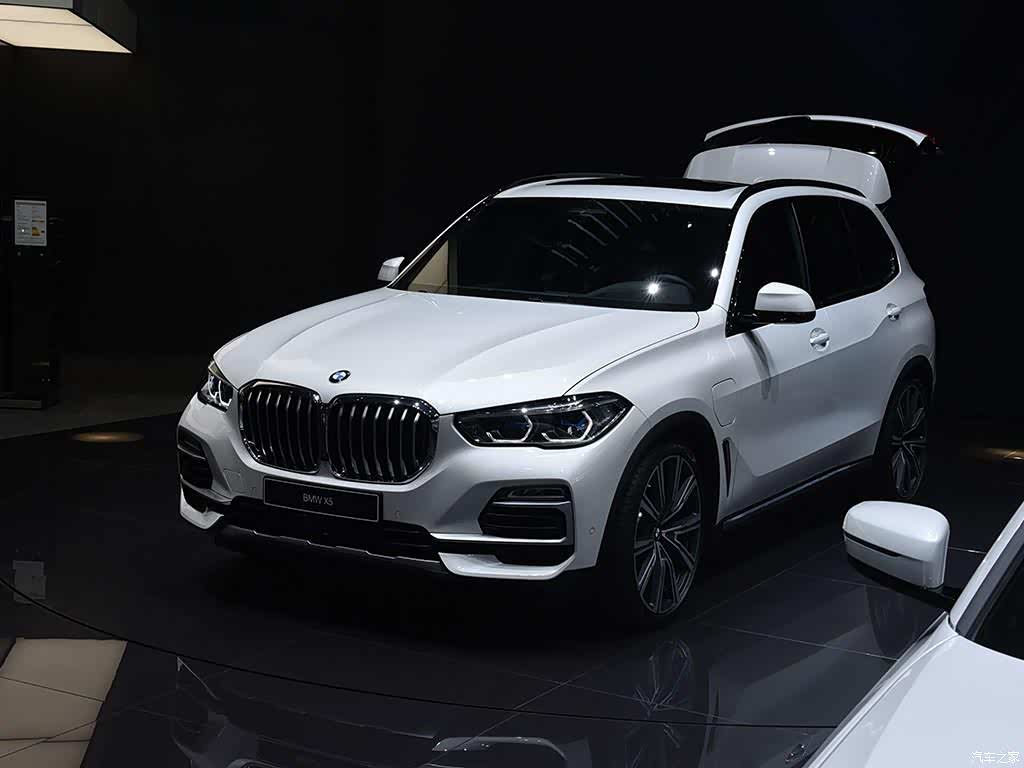 动力参数 宝马x5 xdrive45e是宝马x5的混动版车型,新车搭载了3.