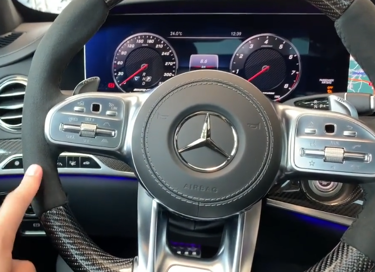 2019款 奔驰 amg s63 长轴版,方向盘体验分析