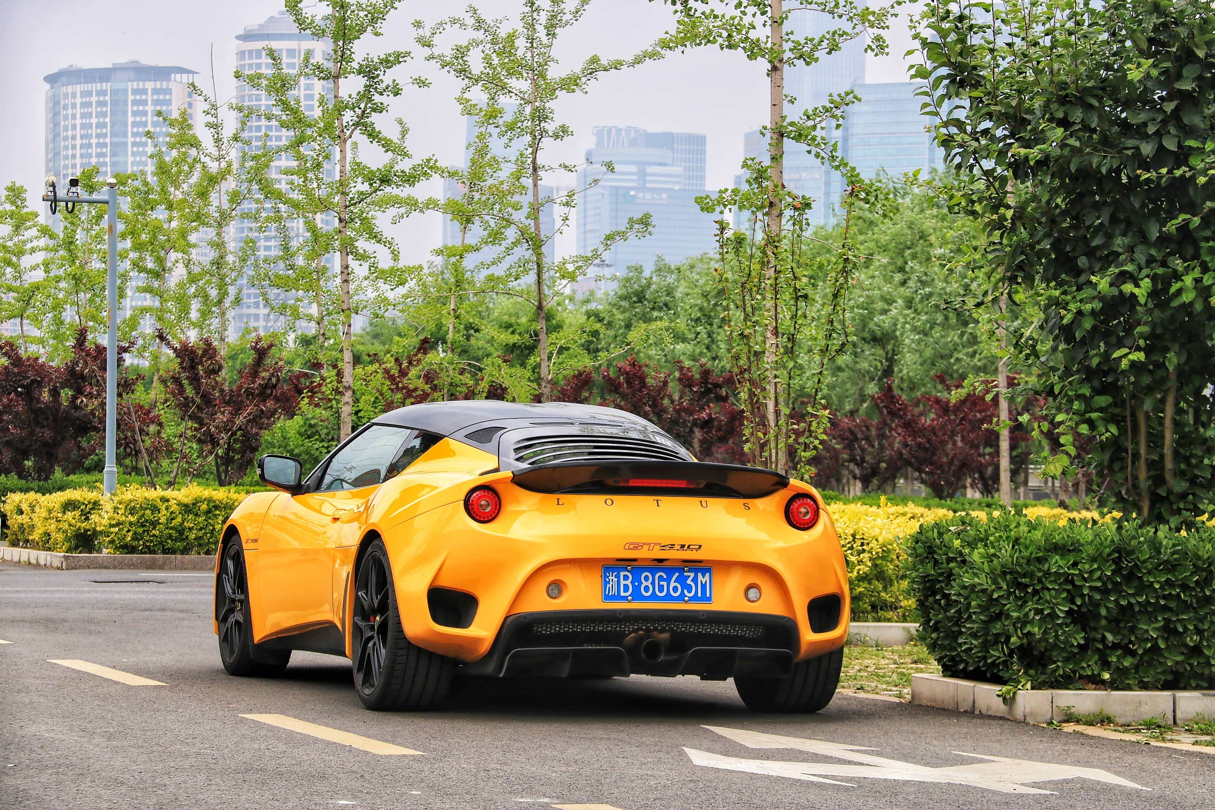 午夜邂逅路特斯evora gt410,车手果真不需要女人!