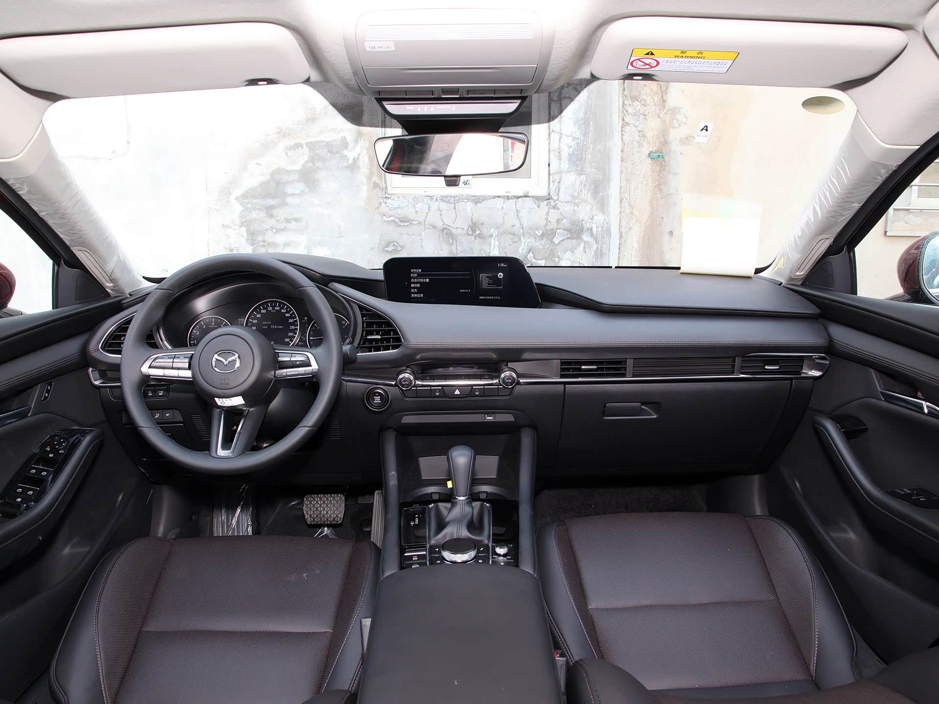 马自达3昂克赛拉,车身线条流畅动感,显得更加时尚动感