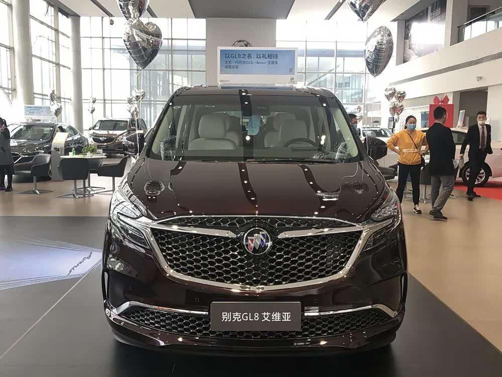 到店体验gl8 avenir:6座车型最好卖,抢了不少埃尔法的潜在客户