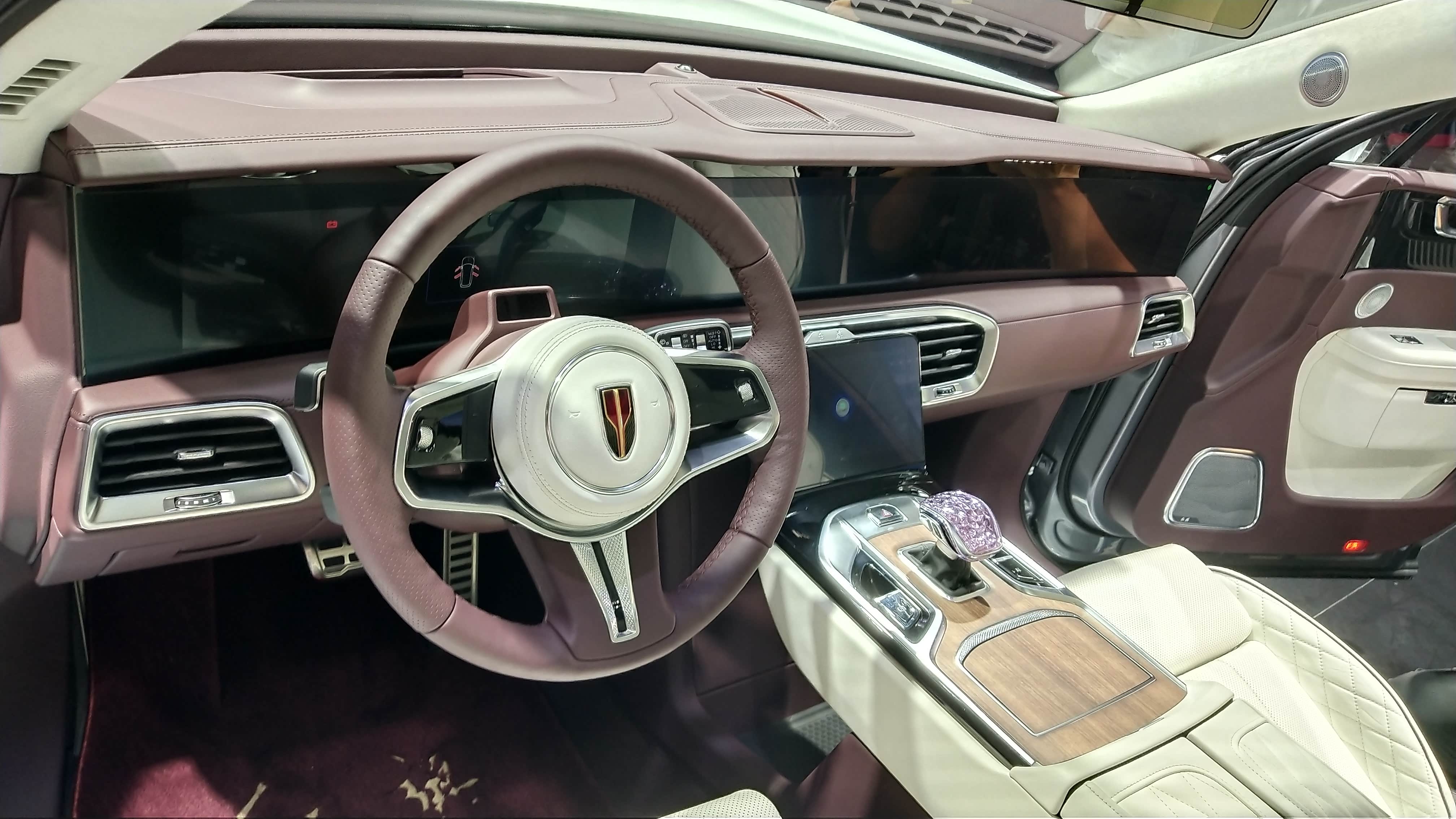 国产版库里南来了红旗ehs9正式下线续航超500km