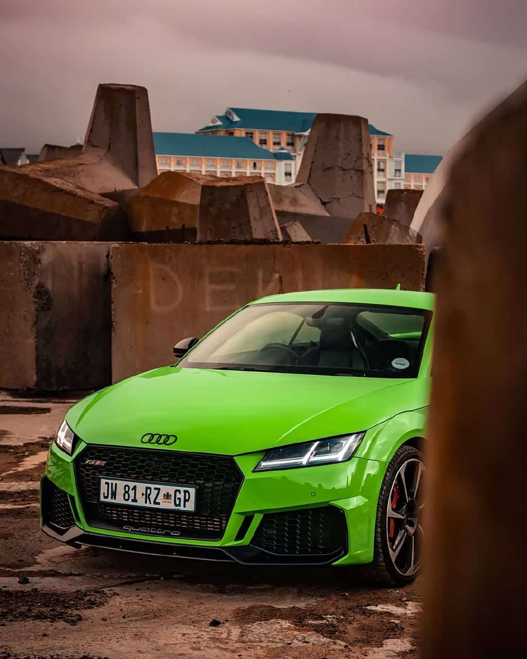 外观帅气 动力表现很到位 奥迪tt rs 绿色车漆涂装回头率高