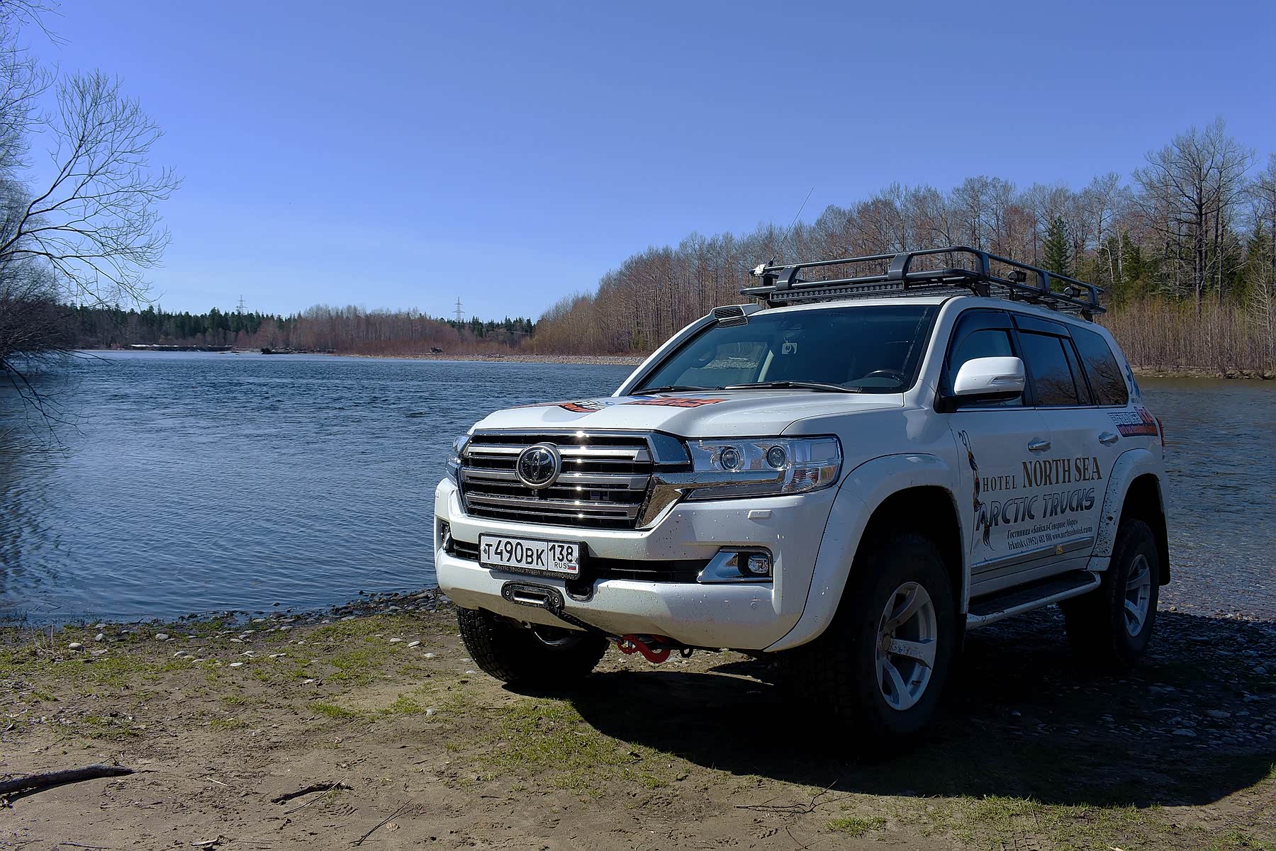 顶配丰田兰德酷路泽北极卡车在俄罗斯仅售90万?