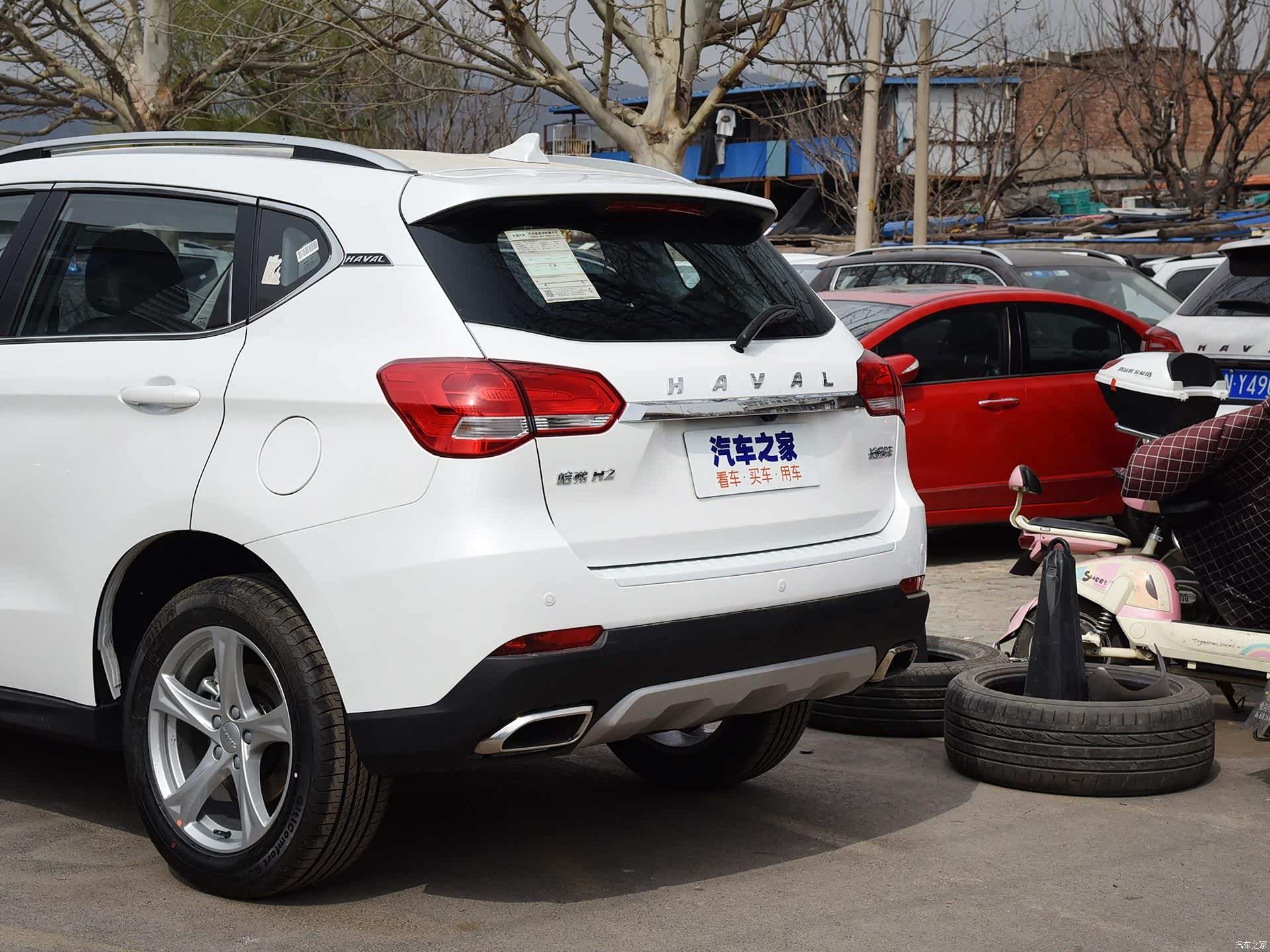 作为一款备受关注的小型suv,哈弗h2凭借着油耗低,性价比高,颜值高等